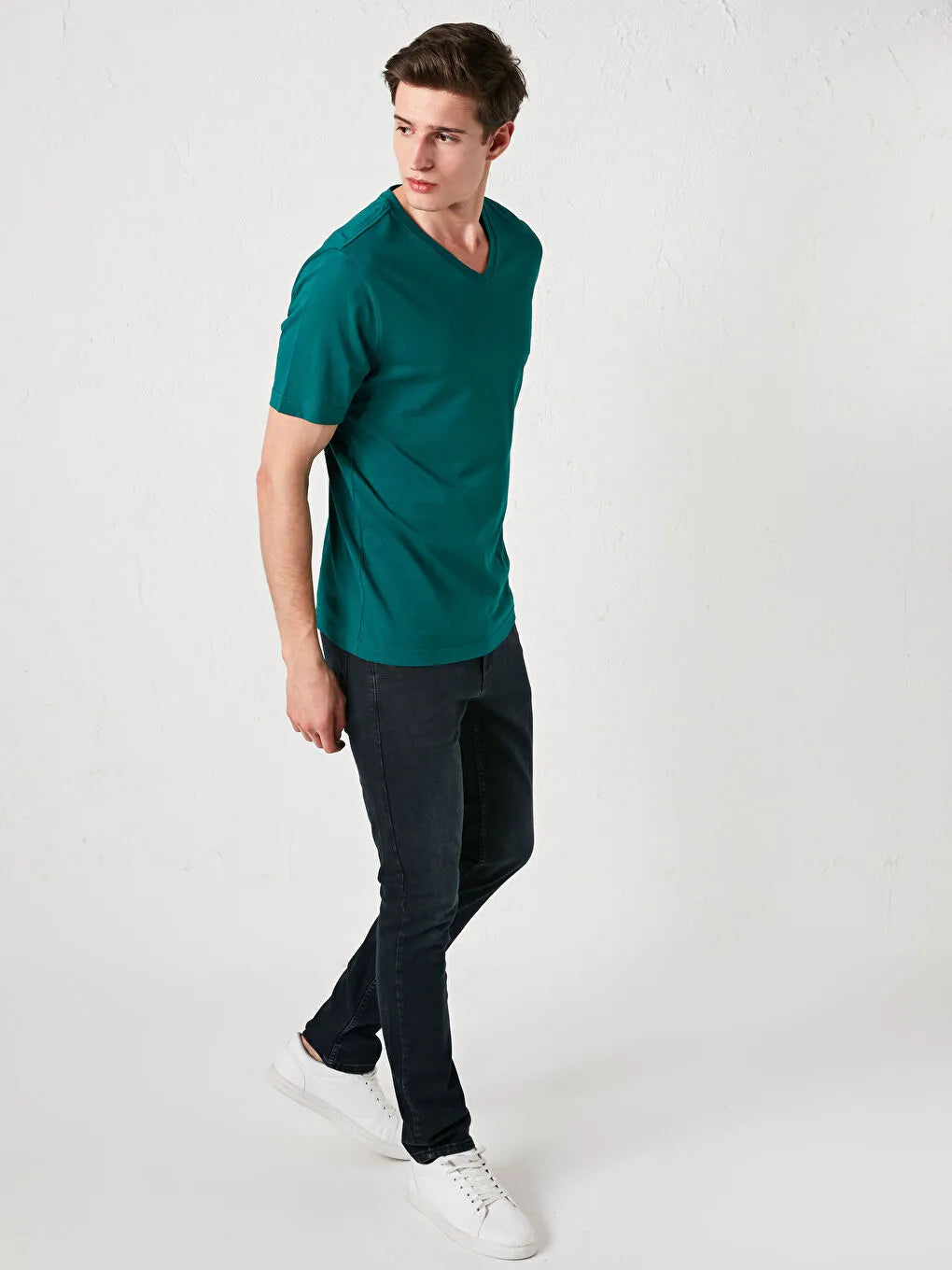 LCWAIKIKI Basic V Neck Short Sleeve Basic Men's T-shir